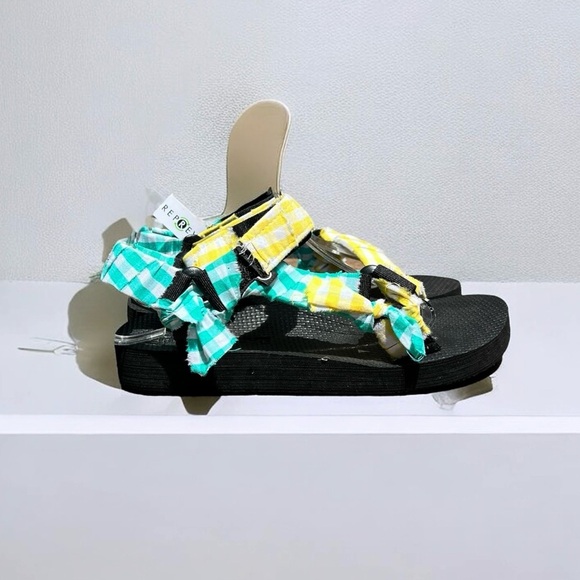 🌻NEW ARIZONA LOVE Trekky Yellow Mint Sandals Size 37 $188 Retail - Picture 3 of 9